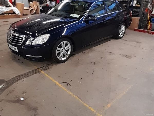 Mercedes-Benz E-Class Saloon, Diesel, 2013, Blue
