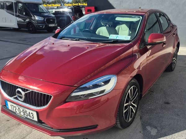 Volvo V40 Hatchback, Diesel, 2017, Red