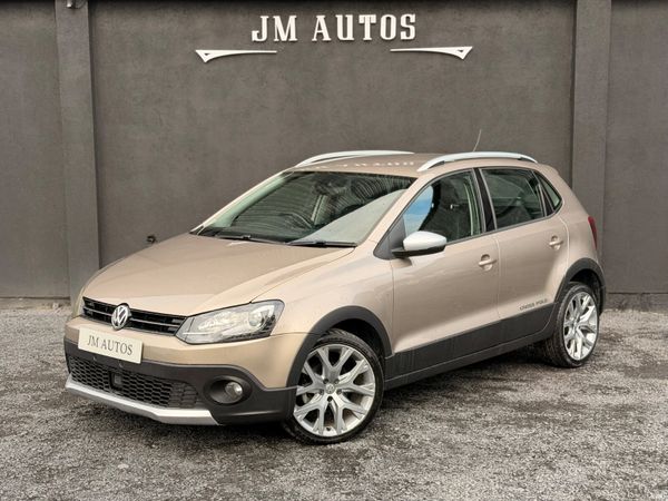 Volkswagen Polo Hatchback, Petrol, 2015, Gold