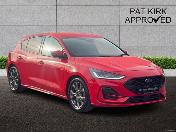 Ford Focus Hatchback, Petrol, 2023, Red