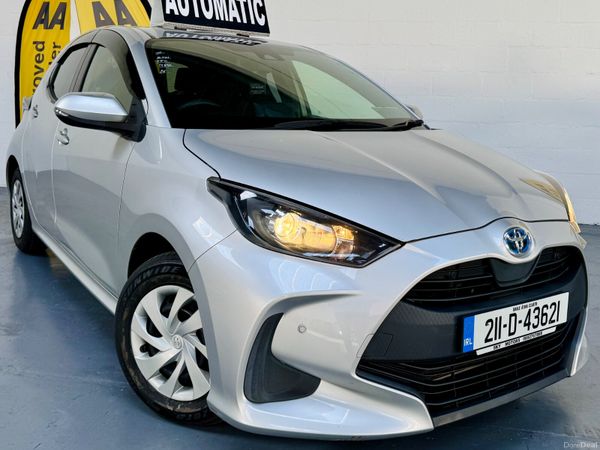 Toyota Yaris Hatchback, Petrol Hybrid, 2021, Silver