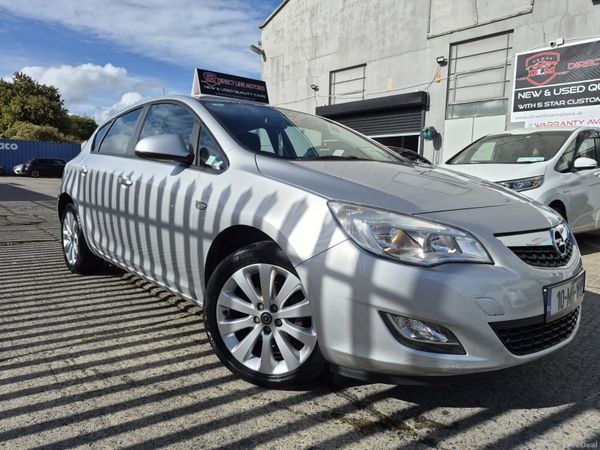 Opel Astra Hatchback, Petrol, 2010, Silver