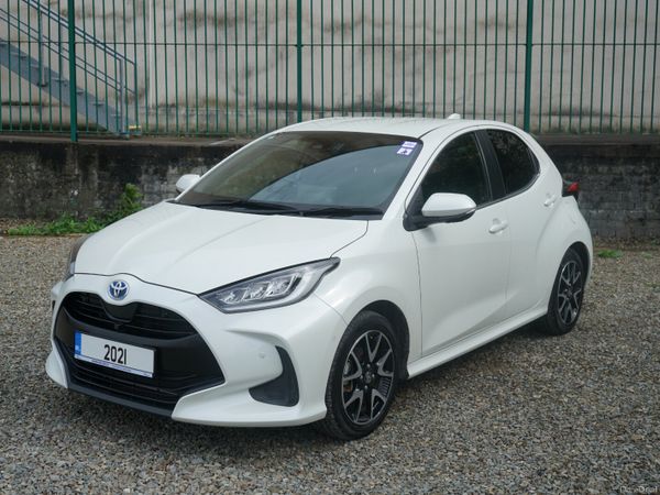 Toyota Yaris Hatchback, Petrol Hybrid, 2021, White