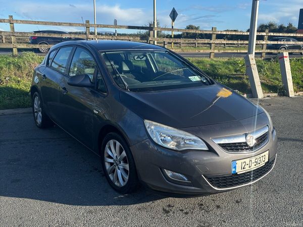 Vauxhall Astra Hatchback, Diesel, 2012, Grey