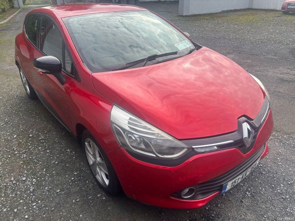Renault Clio Hatchback, Diesel, 2015, Red