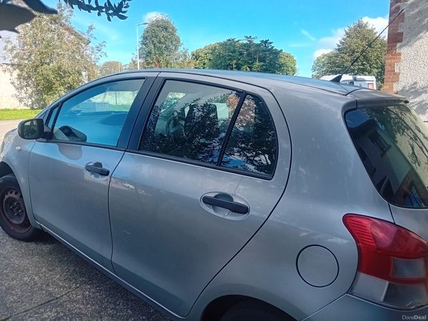 Toyota Yaris Hatchback, Petrol, 2010, Silver