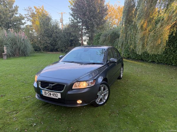 Volvo S40 Saloon, Diesel, 2010, Grey