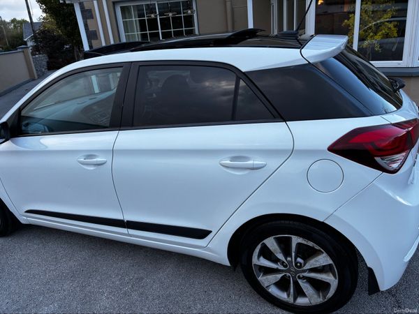Hyundai i20 Hatchback, Petrol, 2015, White