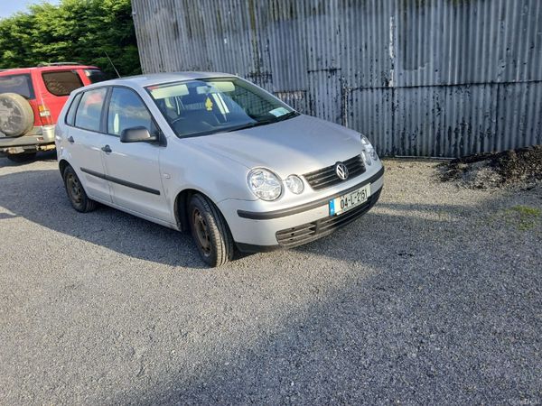 Volkswagen Polo Hatchback, Petrol, 2004, Silver