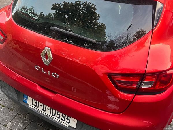 Renault Clio Hatchback, Petrol, 2013, Red