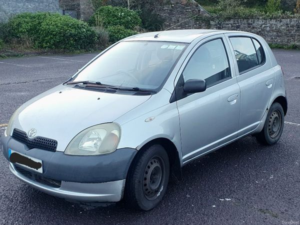 Toyota Yaris Hatchback, Petrol, 2001, Silver