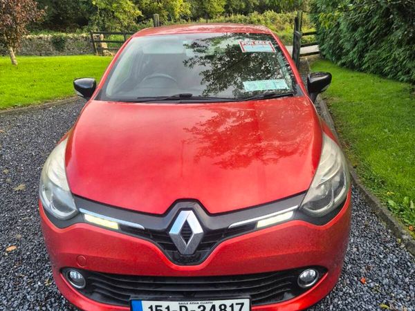 Renault Clio Hatchback, Petrol, 2015, Red
