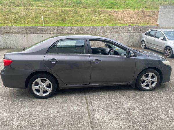 Toyota Corolla Saloon, Diesel, 2011, Grey