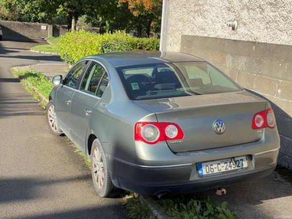 Volkswagen Passat Saloon, Petrol, 2006, Green