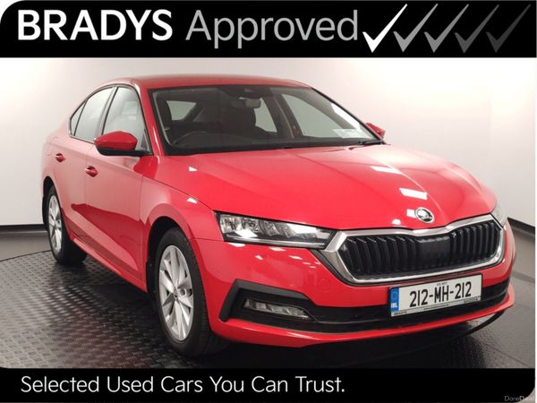 Skoda Octavia Hatchback, Petrol, 2021, Red