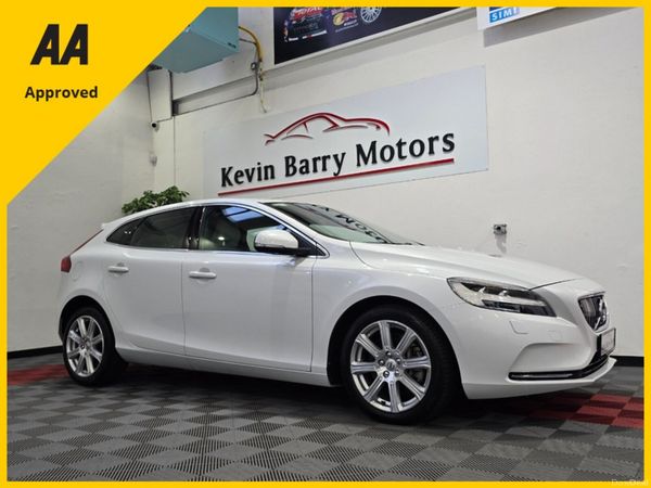 Volvo V40 Hatchback, Diesel, 2018, White