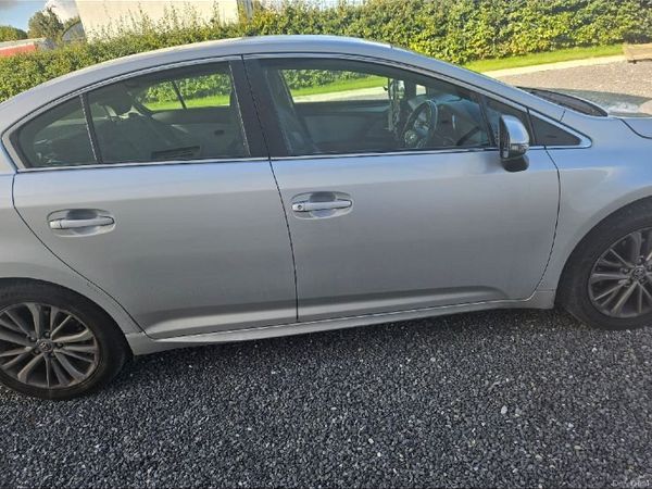 Toyota Avensis Saloon, Diesel, 2016, Silver
