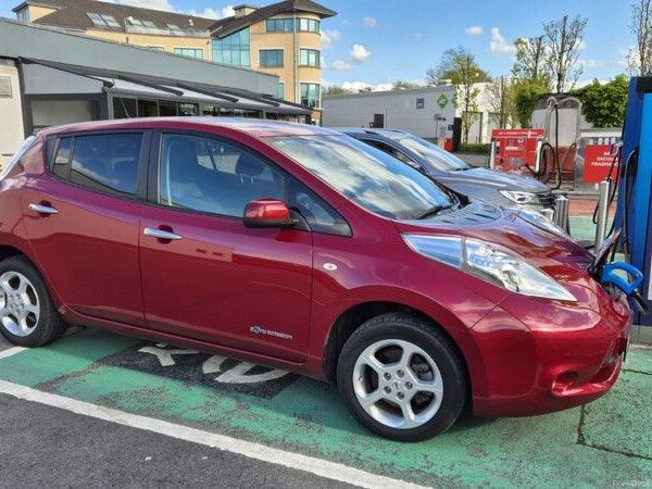 Nissan Leaf Hatchback, Electric, 2017, Red