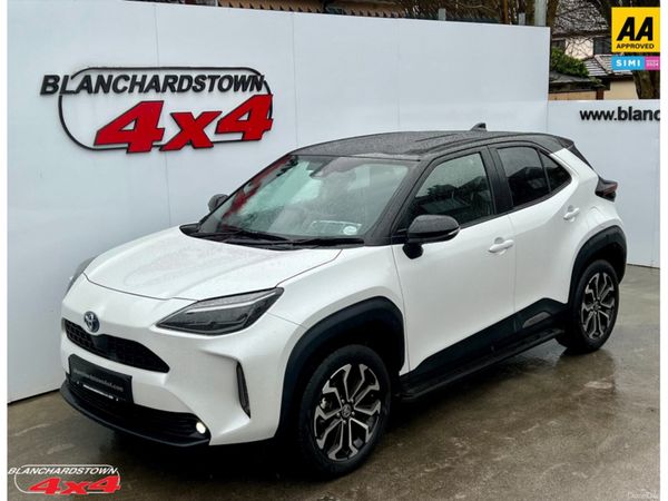 Toyota Yaris Hatchback, Petrol Hybrid, 2023, White