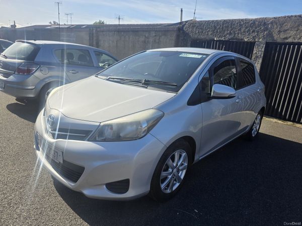 Toyota Yaris Hatchback, Petrol, 2011, Silver