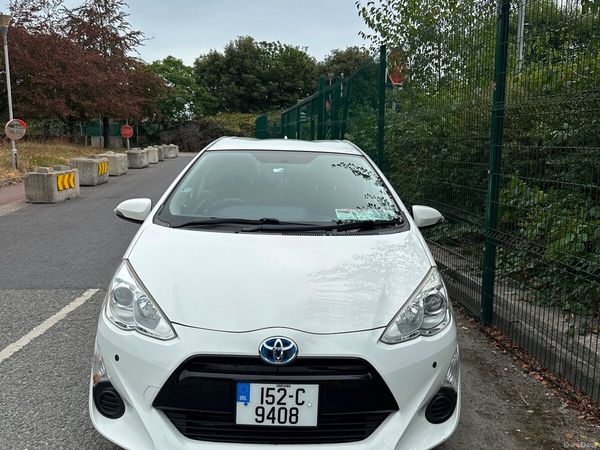 Toyota Aqua Hatchback, Petrol Hybrid, 2015, White