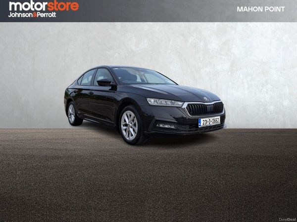 Skoda Octavia Saloon, Diesel, 2023, Black