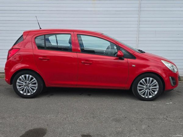 Opel Corsa Hatchback, Petrol, 2013, Red