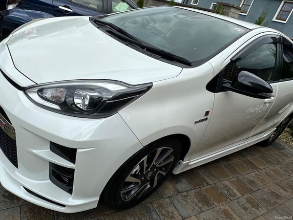 Toyota Aqua Hatchback, Petrol Hybrid, 2018, White