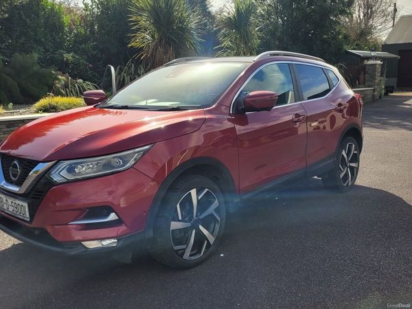 Nissan Qashqai Hatchback, Diesel, 2018, Red