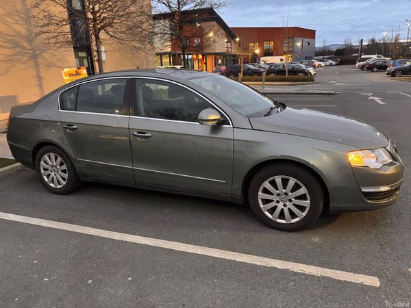 Volkswagen Passat Saloon, Petrol, 2006, Green