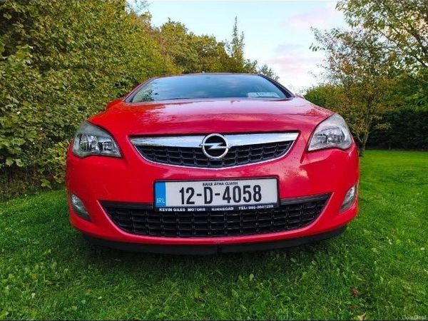Opel Astra MPV, Diesel, 2012, Red
