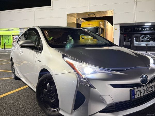 Toyota Prius Hatchback, Petrol Hybrid, 2017, Silver
