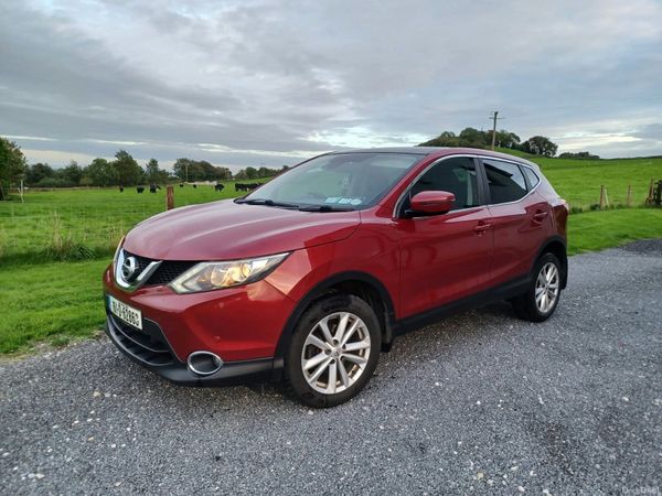 Nissan Qashqai Hatchback, Diesel, 2016, Red