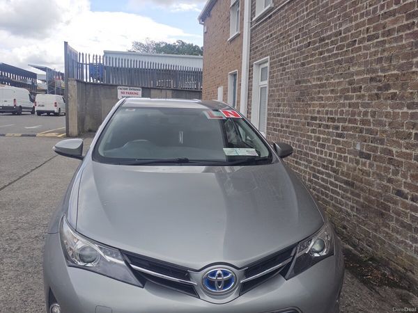 Toyota Auris Hatchback, Petrol Hybrid, 2015, Grey