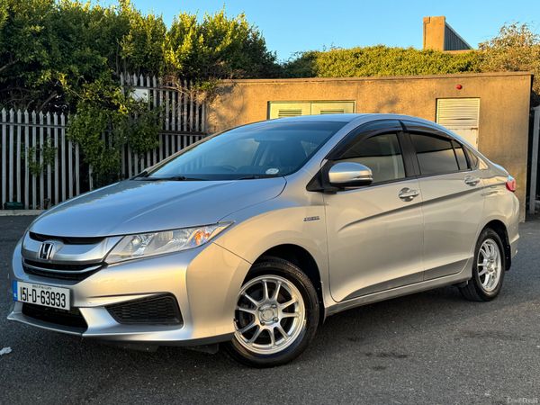 Honda Grace Saloon, Petrol Hybrid, 2015, Silver