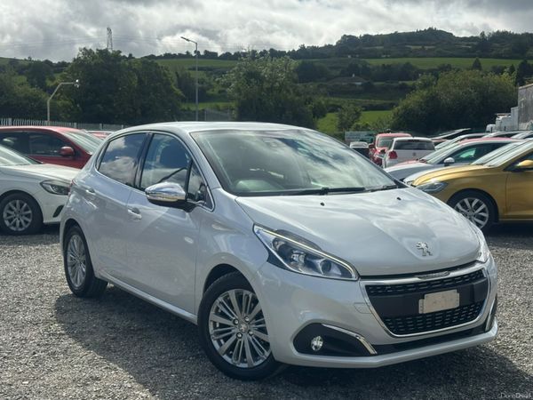 Peugeot 208 Hatchback, Petrol, 2017, White