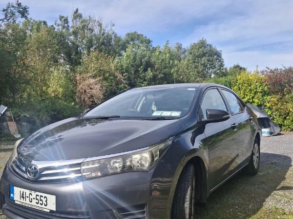 Toyota Corolla Saloon, Petrol, 2014, Grey
