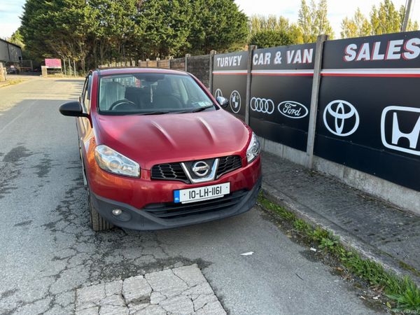 Nissan Qashqai Hatchback, Diesel, 2010, Red