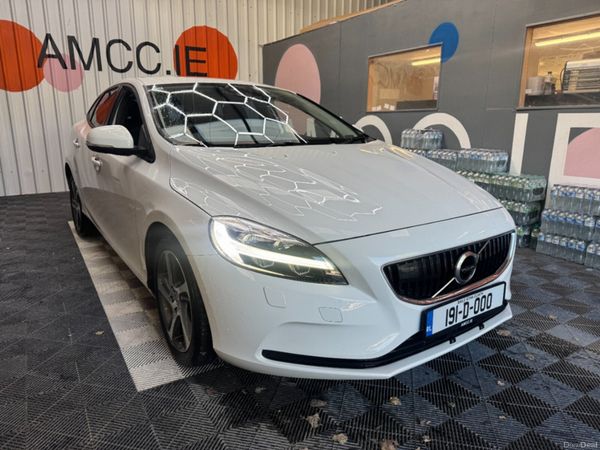 Volvo V40 Estate, Diesel, 2019, White