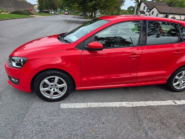 Volkswagen Polo Hatchback, Petrol, 2011, Red