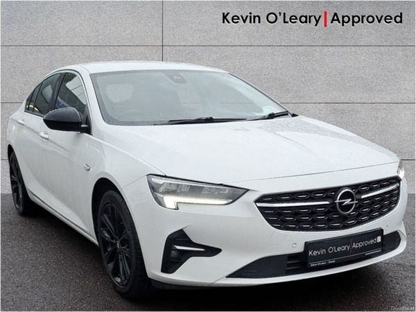 Opel Insignia Hatchback, Diesel, 2022, White