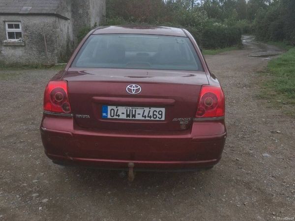 Toyota Avensis Saloon, Diesel, 2004, Red