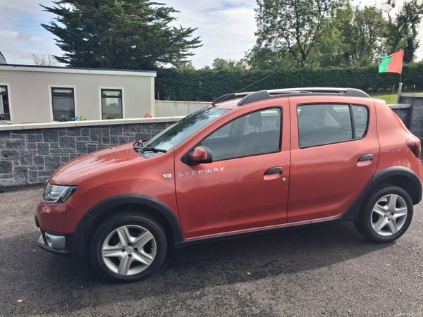Dacia Sandero Stepway Hatchback, Diesel, 2016, Red