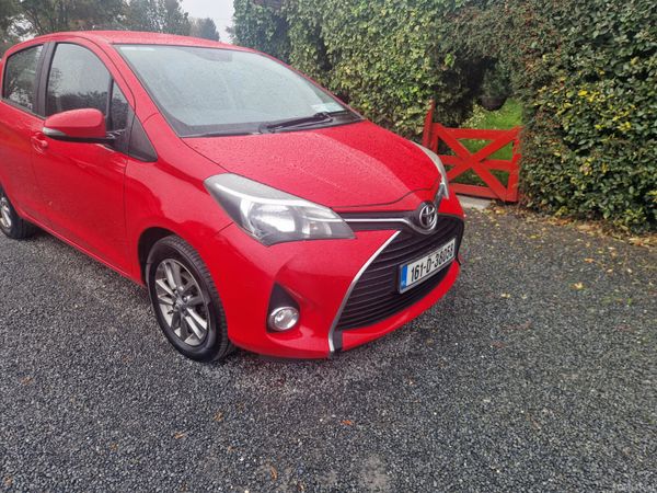 Toyota Yaris Hatchback, Petrol, 2016, Red