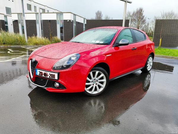 Alfa Romeo Giulietta Hatchback, Diesel, 2020, Red