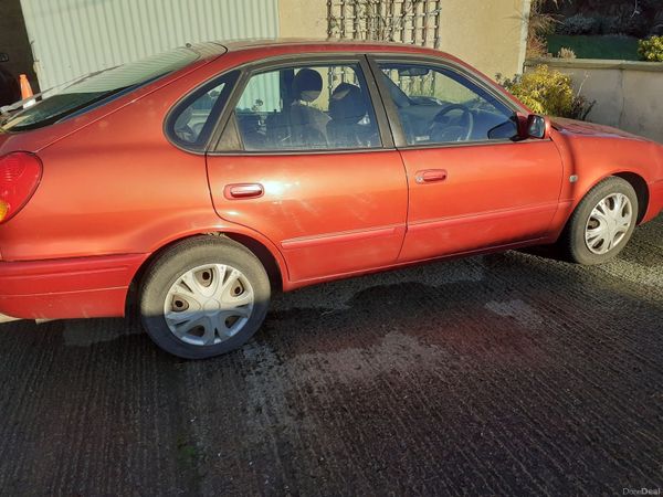 Toyota Corolla Hatchback, Petrol, 2000, Red