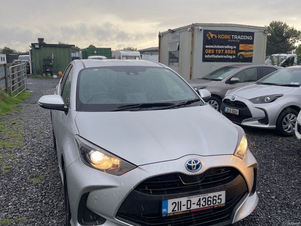 Toyota Yaris Hatchback, Petrol Hybrid, 2021, Silver