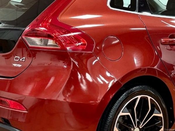 Volvo V40 Hatchback, Diesel, 2013, Red