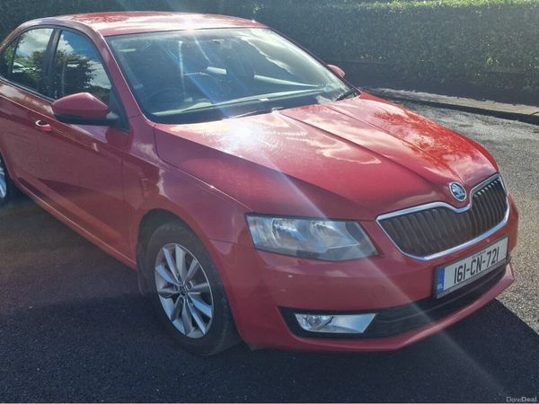 Skoda Octavia Saloon, Diesel, 2016, Red