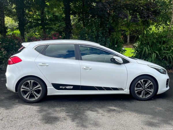 Kia Ceed Hatchback, Petrol, 2016, White